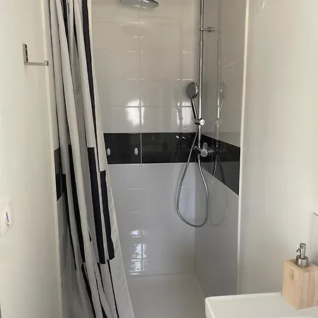 Holiday home Moderne Proche Centre Village Sainte-Cecile-les-Vignes